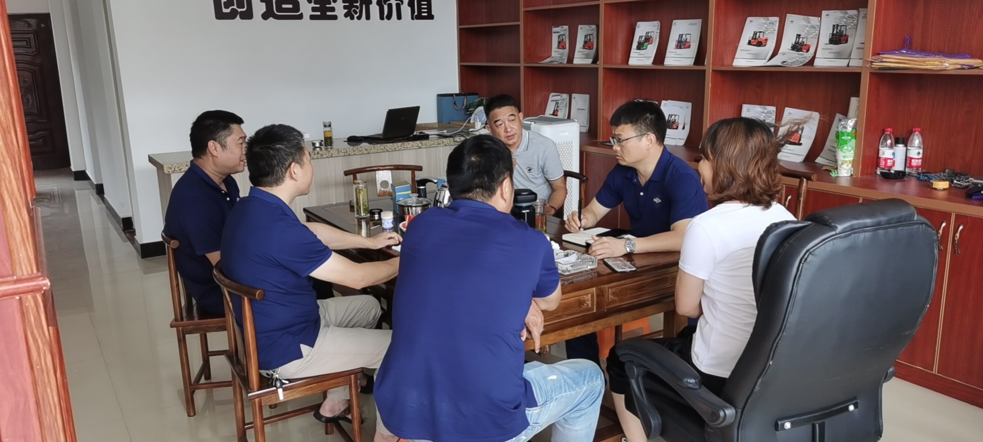 歡迎總部領導蒞臨指導，為我司員工進行現(xiàn)場實操技能培訓(圖1)