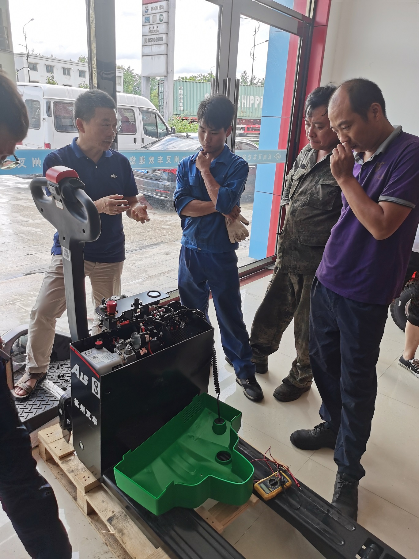歡迎總部領導蒞臨指導，為我司員工進行現(xiàn)場實操技能培訓(圖5)