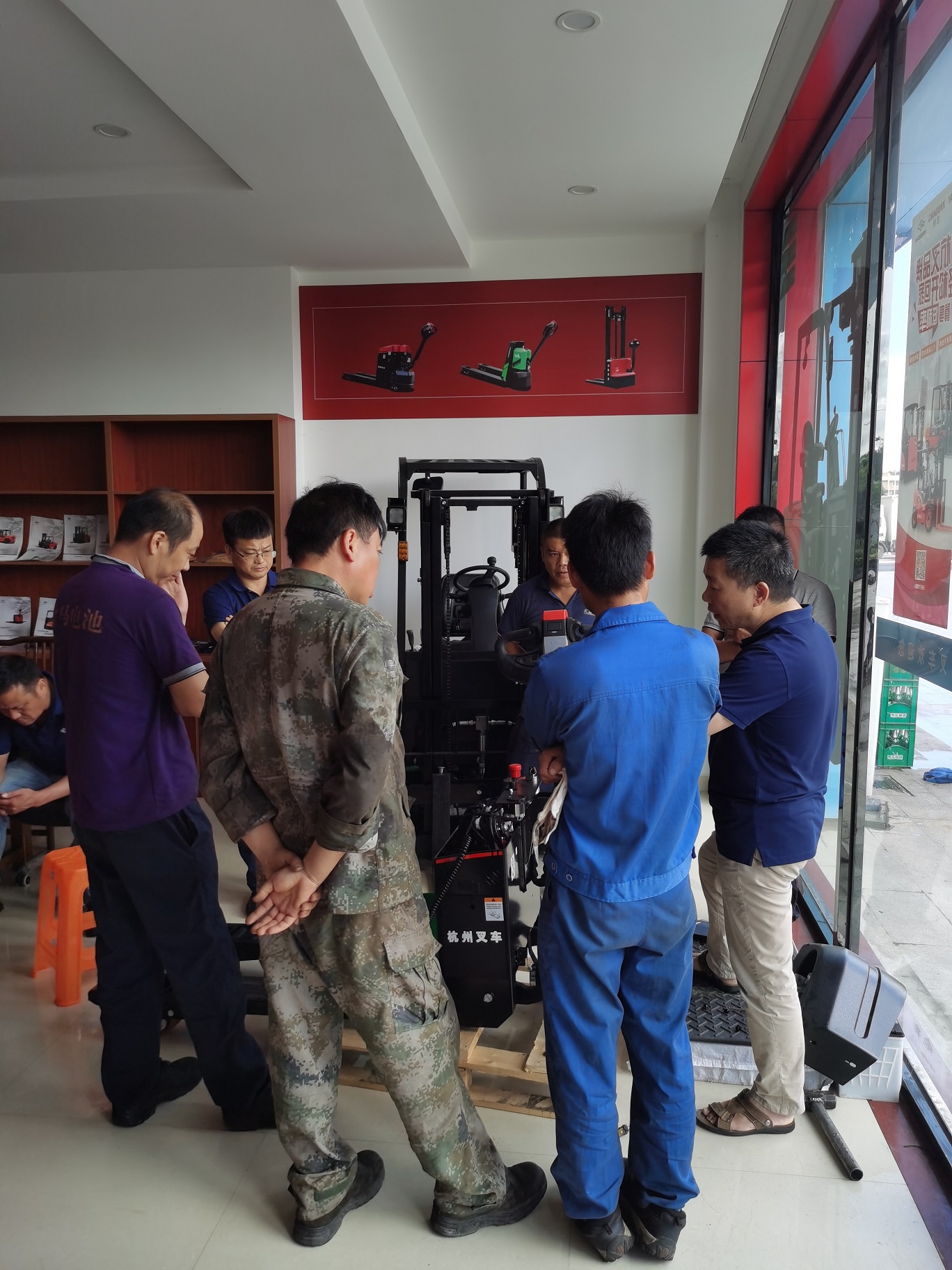 歡迎總部領導蒞臨指導，為我司員工進行現(xiàn)場實操技能培訓(圖4)
