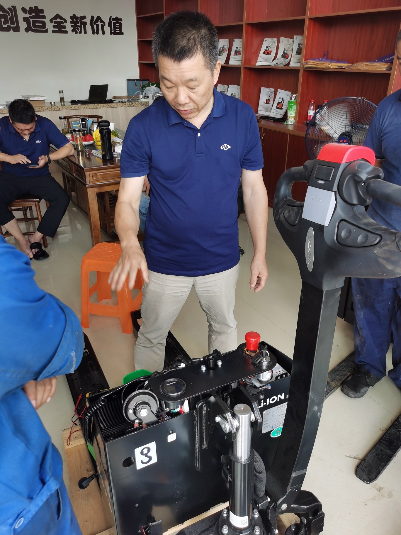 歡迎總部領導蒞臨指導，為我司員工進行現(xiàn)場實操技能培訓(圖10)
